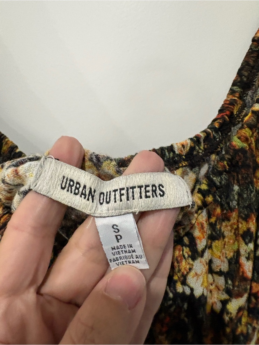 Urban Outfitters Black & Yellow Floral Puff-Sleeve Tie-Front Crop Top - Picture 3 of 5